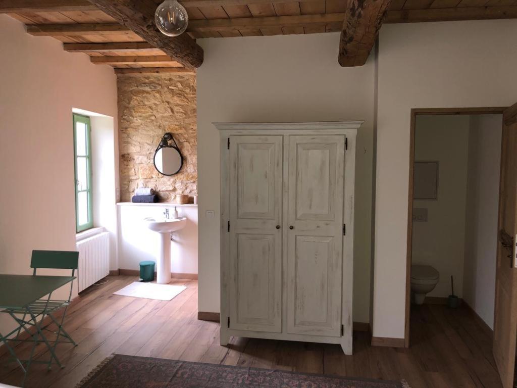 Chambre Du Tilleul - Charme, Confort Et Piscine Sigonce 外观 照片